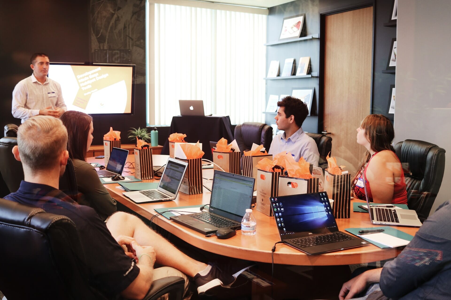 Investeer in HRM startup consultancy